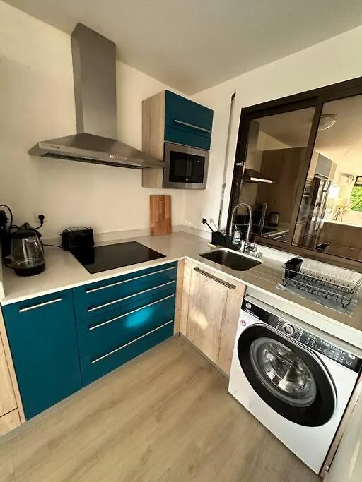 Appart Spacieux Avec Citerne A Eau Et Acces Direct A La Plage Le Gosier  Apartment