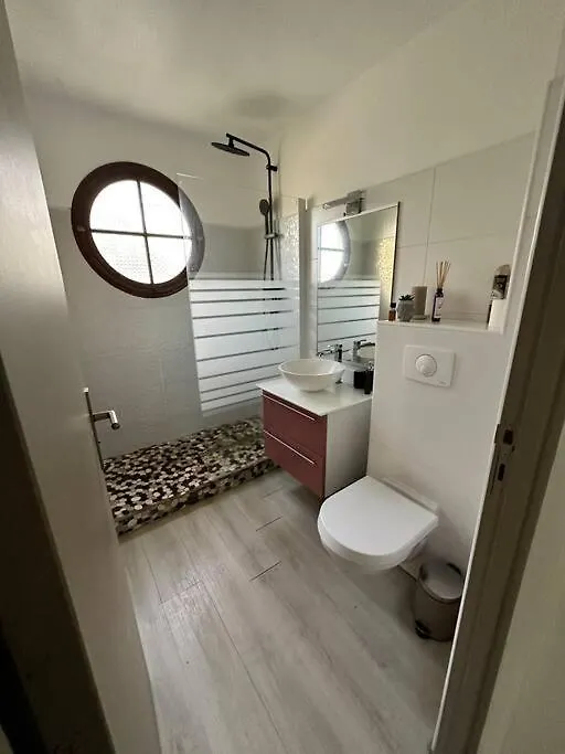 Apartment Appart Spacieux Avec Citerne A Eau Et Acces Direct A La Plage Le Gosier