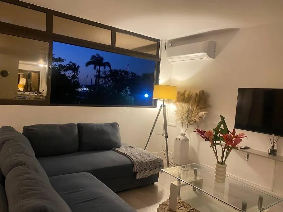 Apartment Appart Spacieux Avec Citerne A Eau Et Acces Direct A La Plage Le Gosier